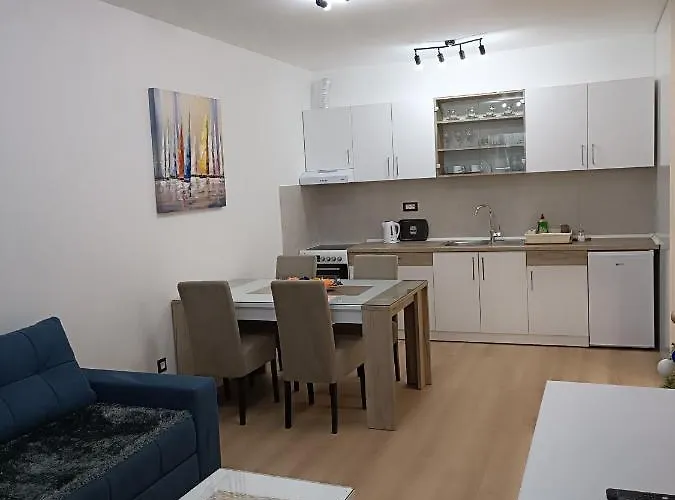 Gea 7 Sa Parking Mestom 노비사드