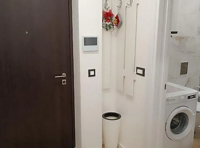 Gea 7 Sa Parking Mestom * 노비사드