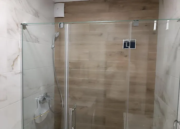 Gea 7 Sa Parking Mestom 노비사드