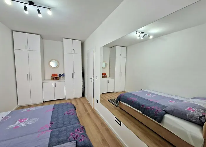 Gea 7 Sa Parking Mestom * 노비사드