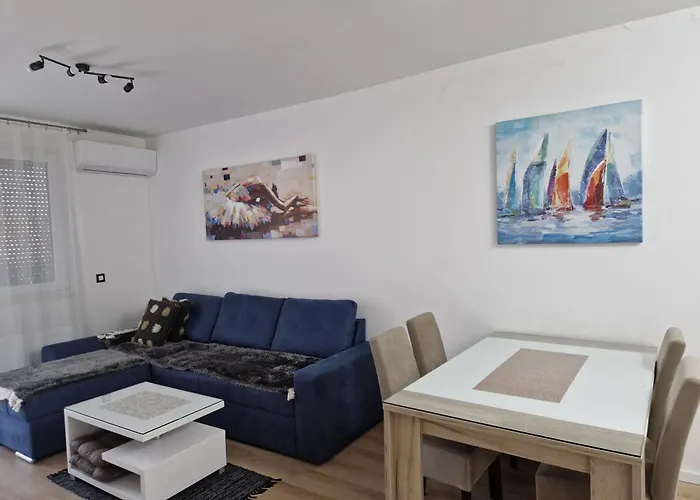 Gea 7 Sa Parking Mestom 노비사드